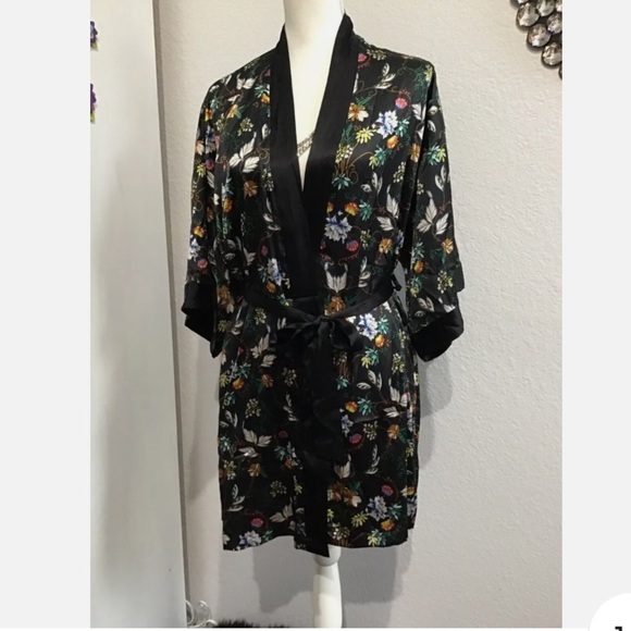 Victoria's Secret Black Forest Front Tie Kimono Style Robe XS Small Short​ - Picture 3 of 5